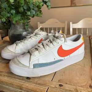Women's Nike Blazer Low '77
White Orange Gold Blue
DC4769-105 sz 6.5 Retro‎
